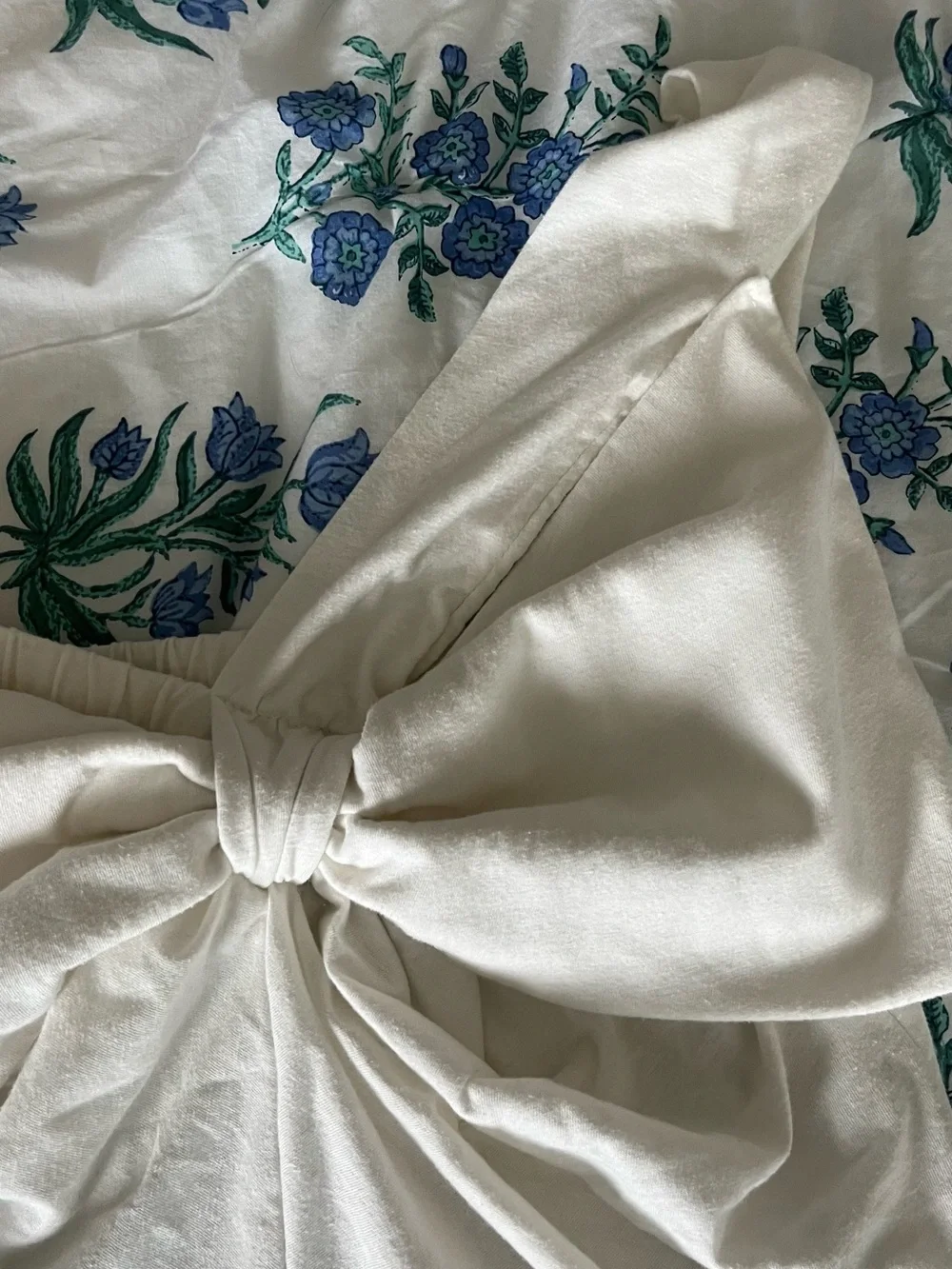 White Bow Front Top - Picture 2 of 3
